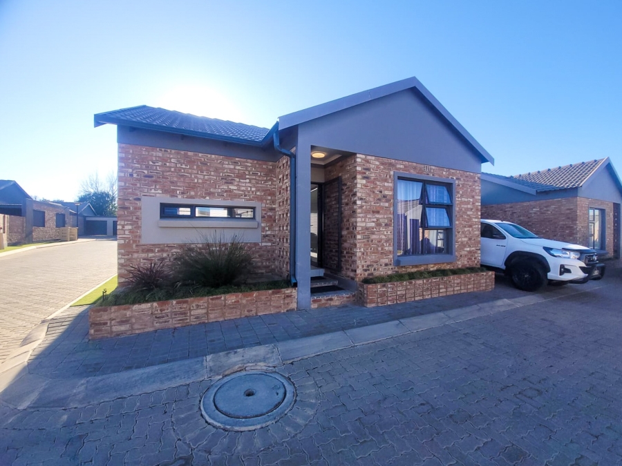 2 Bedroom Property for Sale in Van Der Hoff Park North West
